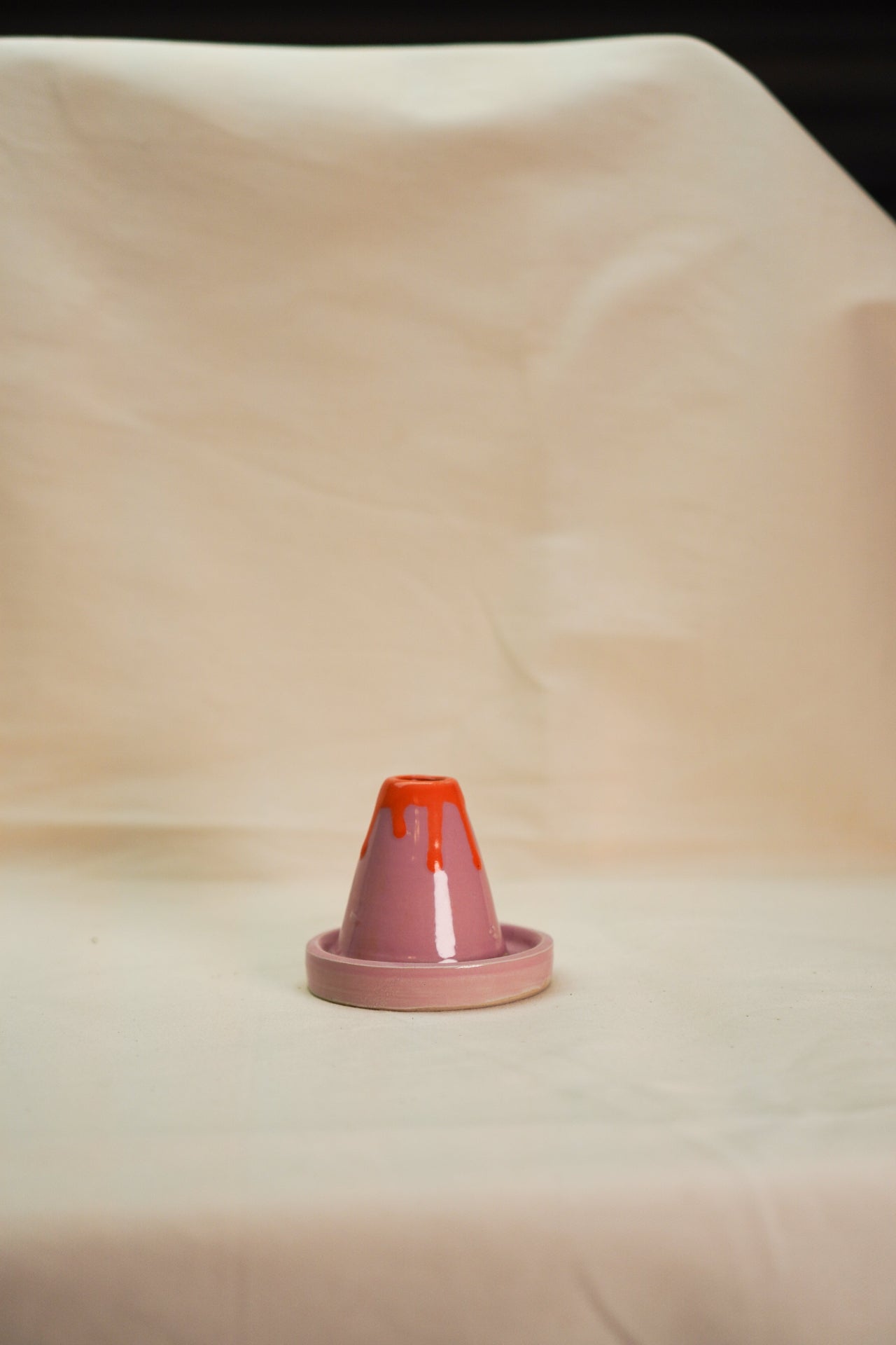 Ceramiczny wulkan różowy na kadzidło