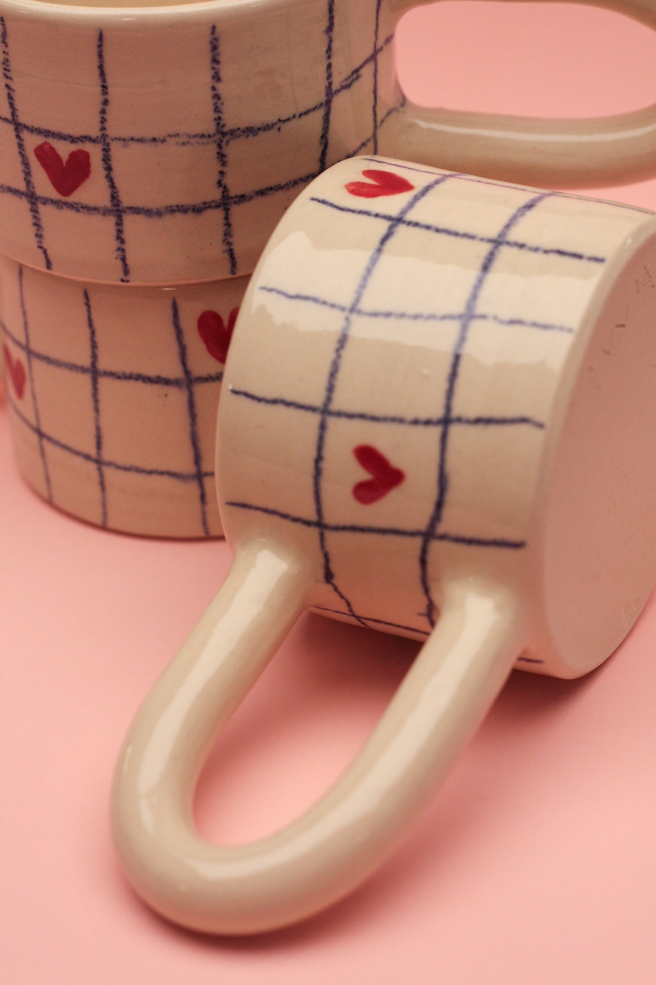 Detal filiżanki amore w serca