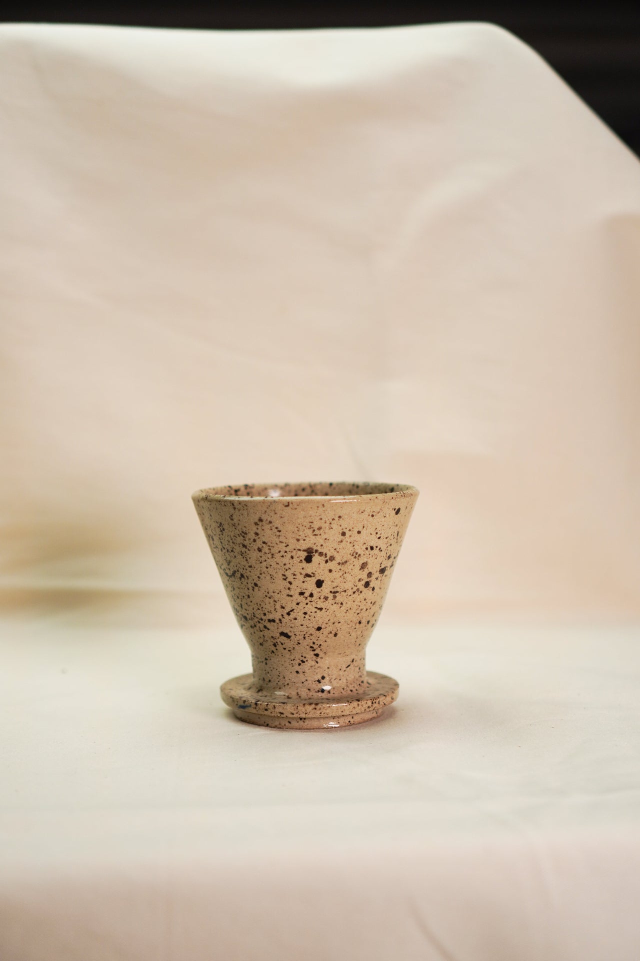 Ceramiczny dripper w ciapki