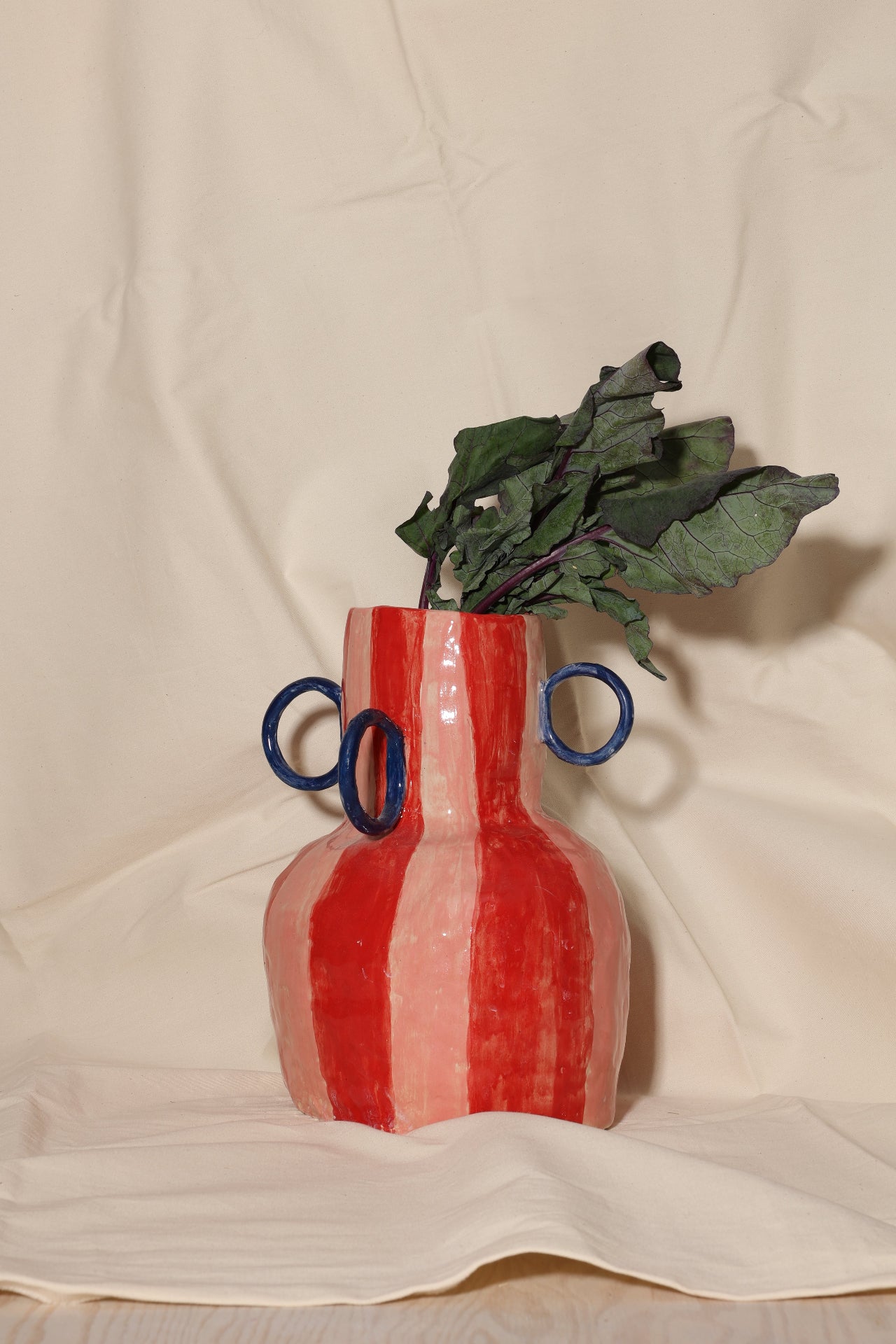 Duży wazon ceramiczny circus w paski różowo-czerwone.