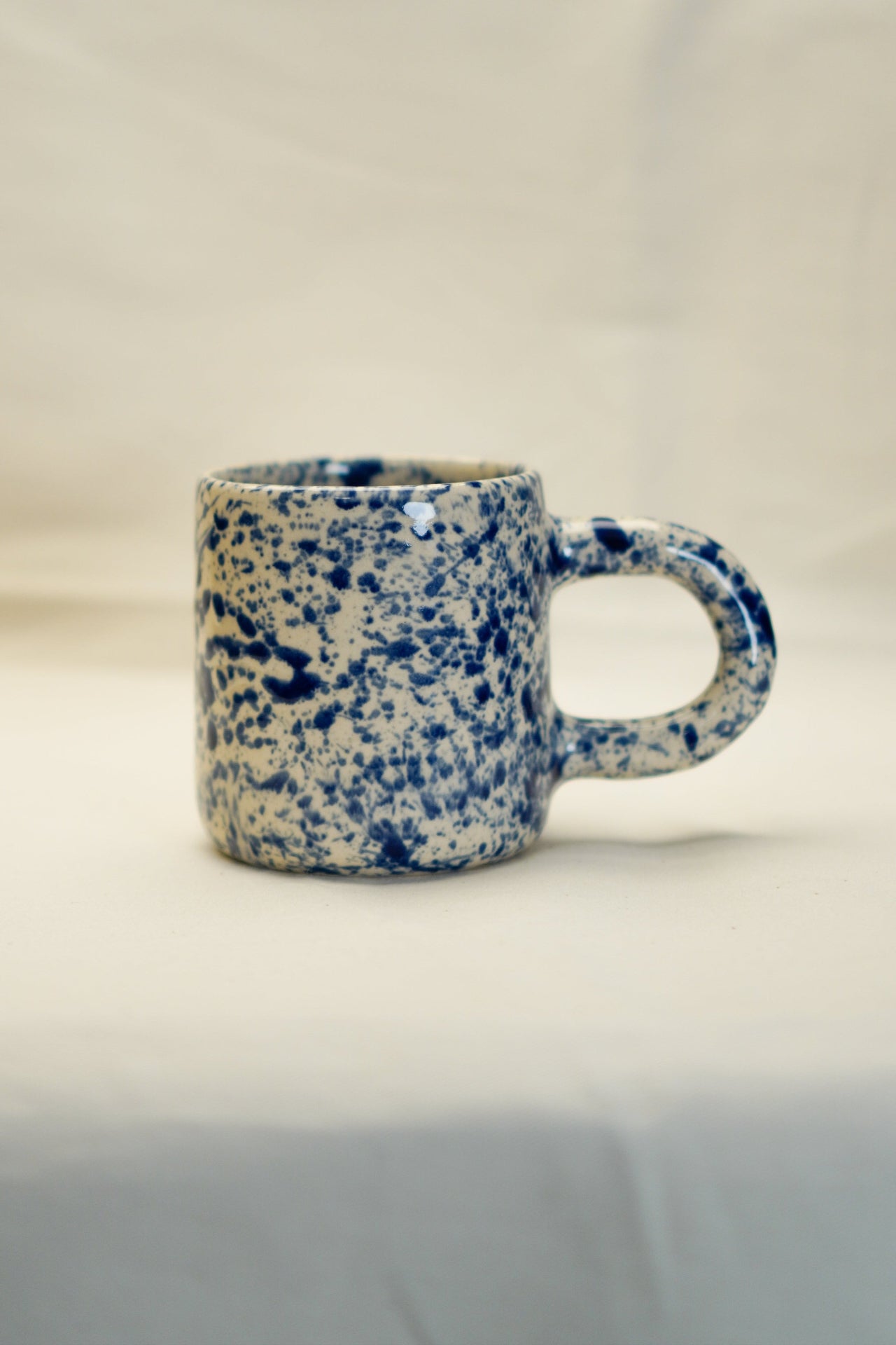 Kubek kobalt splashes