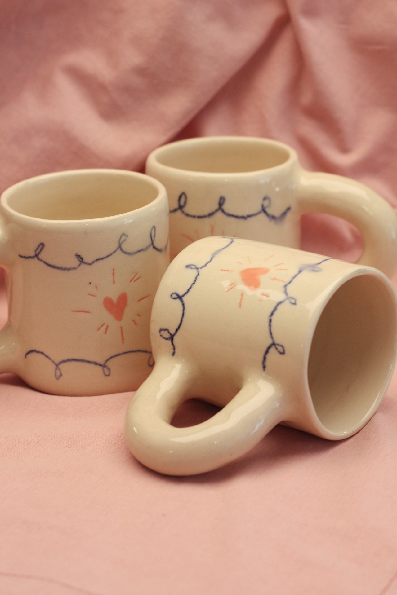 Kubki kremowe w szlaczek