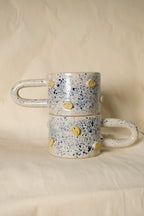 Kubki ceramiczne w uśmieczy