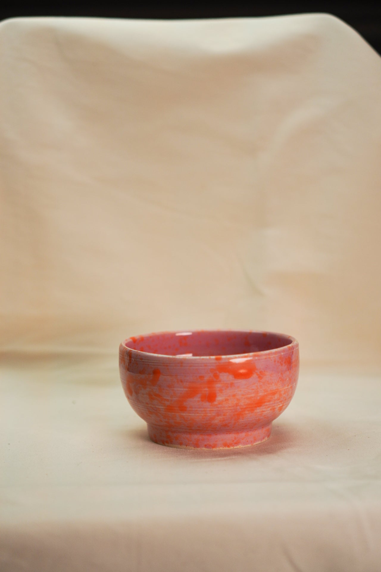 Miska okrągła SUNSET różowa w pomarańczowe ciapki