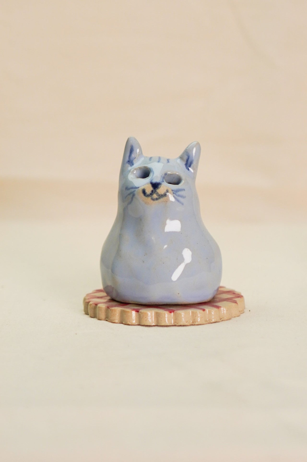 Niebieski kot ceramiczny na kadzidło stożkowe