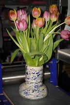 Tulipany w wazonie UFO