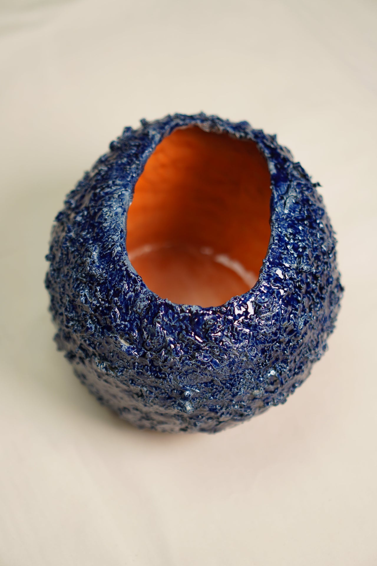 Wazon z futrem pomarańczowy środek 