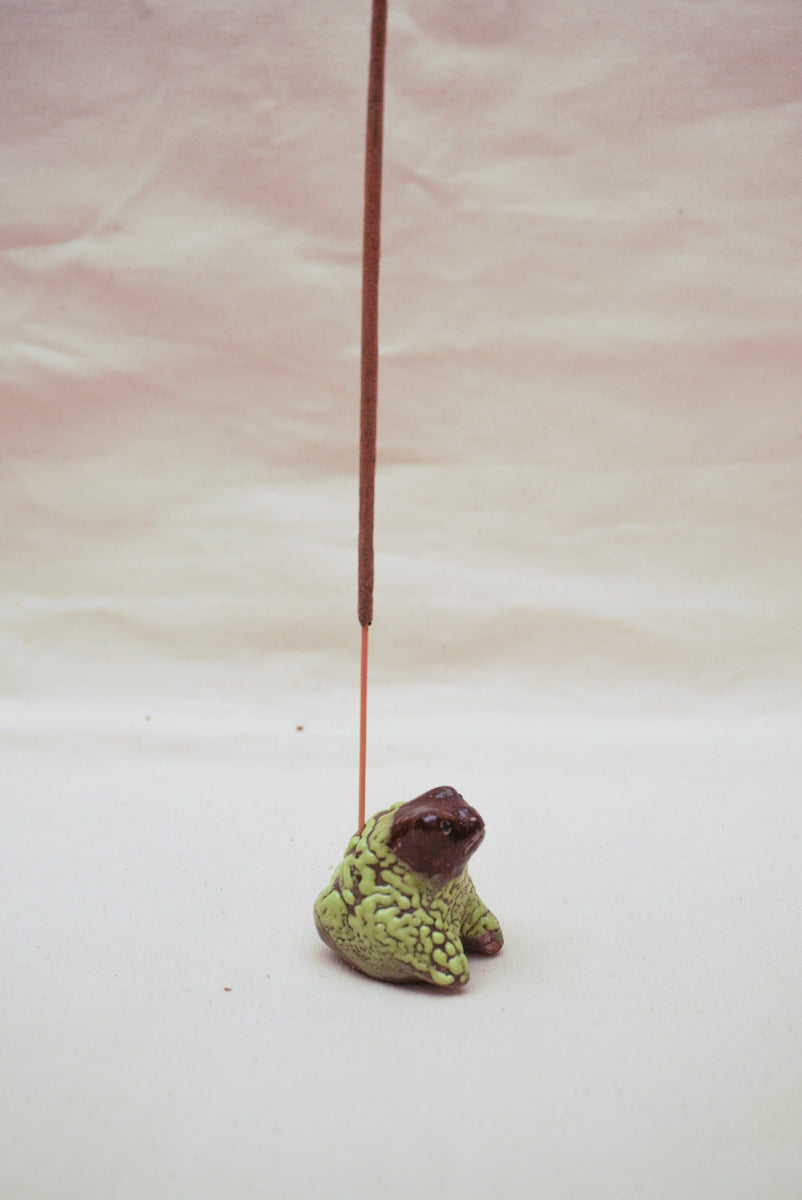 Żaba z kadzidłem