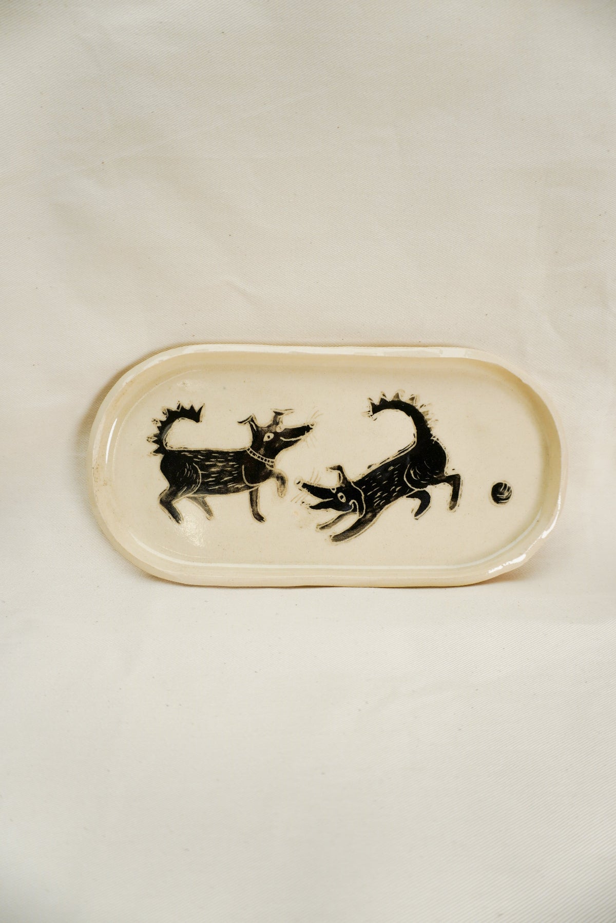 Dwa pieski na talerzu