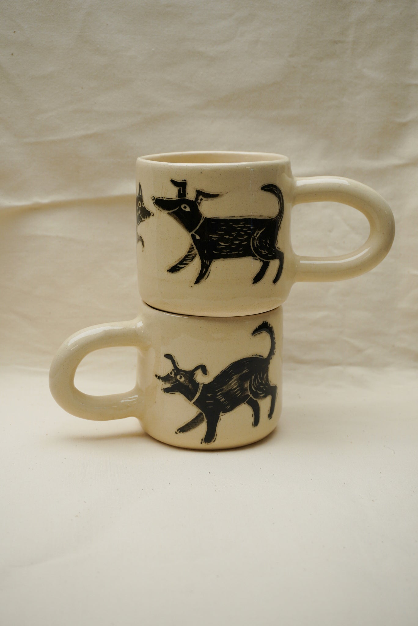 Kubki dwa w czarne psy